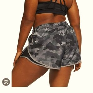 Nike Women's Plus Size Camo Printed Tempo Shorts
